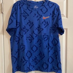 The Nike Tee Hoops Swoosh Logo Short Sleeve T-shirt, XL